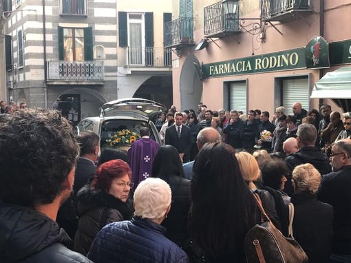 Cairo, folla commossa ai funerali di Natascia Bartolini Cairo, folla commossa ai funerali di Natascia Bartolini