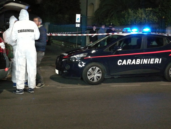 Albanese gambizzato a Loano, il box interrato dove è avvenuto il fatto era un arsenale di armi e munizioni