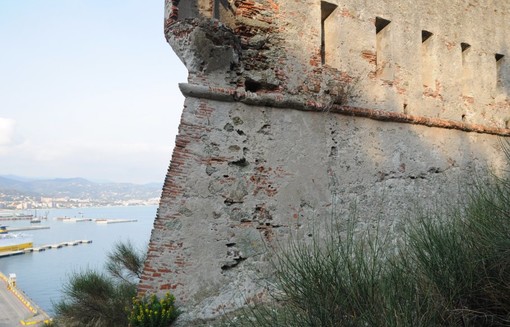 L'associazione culturale "Entroterra Onlus" organizza un'escursione naturalistico-culturale ai Forti di Vado e Bergeggi L'associazione culturale "Entroterra Onlus" organizza un'escursione naturalistico-culturale ai Forti di Vado e Bergeggi
