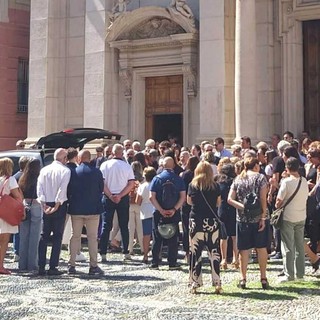 Varazze, l'ultimo commosso saluto all'assicuratore Maurizio Mascia