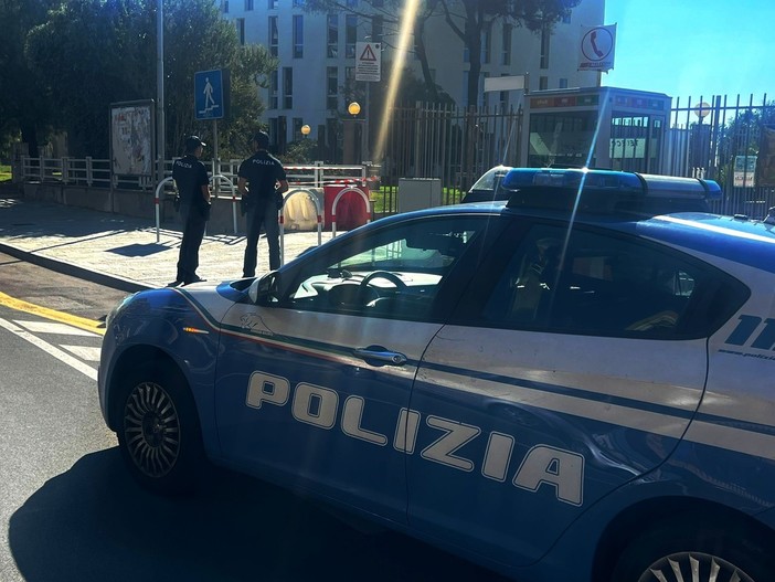 Violenza sessuale a Savona, 25enne arrestato dalla Polizia grazie alla segnalazione tempestiva della vittima Violenza sessuale a Savona, 25enne arrestato dalla Polizia grazie alla segnalazione tempestiva della vittima