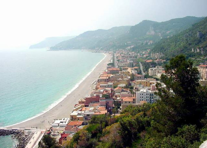 Finale Ligure: 25 anni di musica Slot Machine Band per #milleamici Finale Ligure: 25 anni di musica Slot Machine Band per #milleamici