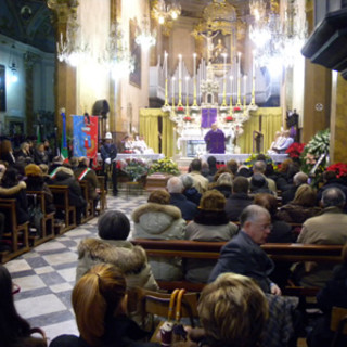 Alassio: oltre 700 studenti ai funerali del preside Rossi