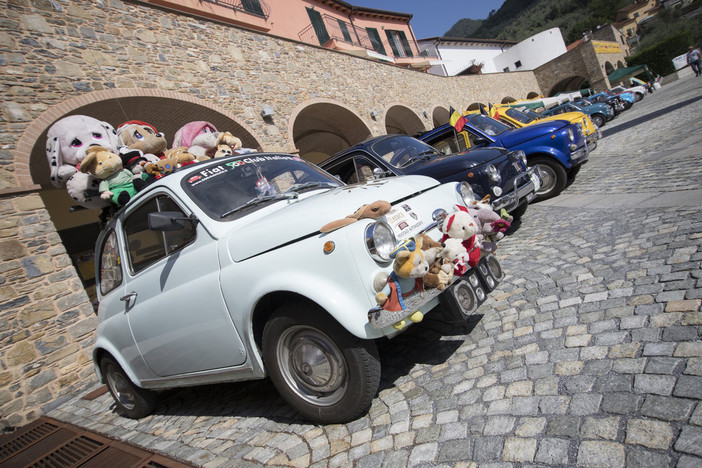 Nata il 4 luglio: buon compleanno Fiat 500, la city car che piace a Lupin III Nata il 4 luglio: buon compleanno Fiat 500, la city car che piace a Lupin III
