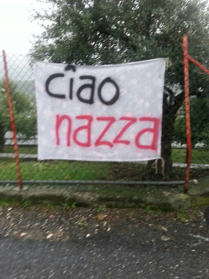"Ciao Nazza", tante bandiere rosse e della Samp per l'ultimo saluto "all'avvocato dei deboli"