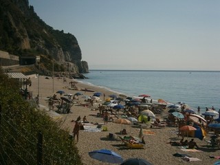 La spiaggia del Malpasso chiusa dalla metà in poi per l'intervento.
