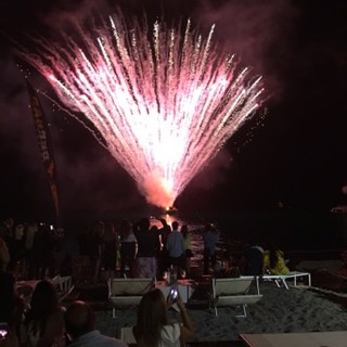 Fuochi d'artificio, spettacolo a Spotorno Fuochi d'artificio, spettacolo a Spotorno