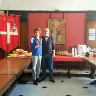 La sincronette savonese Linda Cerruti conquista tre bronzi agli Europei: grande festa a Noli, il castello si tinge del tricolore
