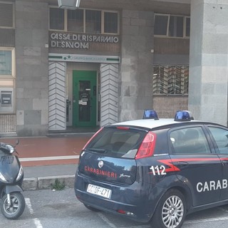Savona, rapina alla Cassa di Risparmio di via Gramsci: al vaglio la posizione di un uomo