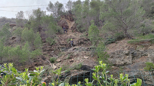 Frana a Capo Noli, Aurelia chiusa in entrambi i sensi di marcia (FOTO) Frana a Capo Noli, Aurelia chiusa in entrambi i sensi di marcia (FOTO)
