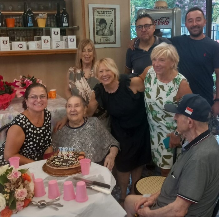 Albisola celebra i 102 anni di Francesca "Fanny" Africano Albisola celebra i 102 anni di Francesca "Fanny" Africano