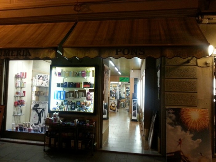 Furto alla profumeria Pons di Finale Ligure: foto e video