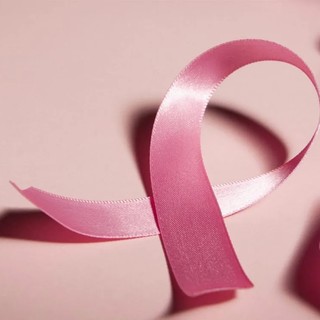 Albenga, la farmacia comunale aderisce alla Campagna Nastro Rosa 2025