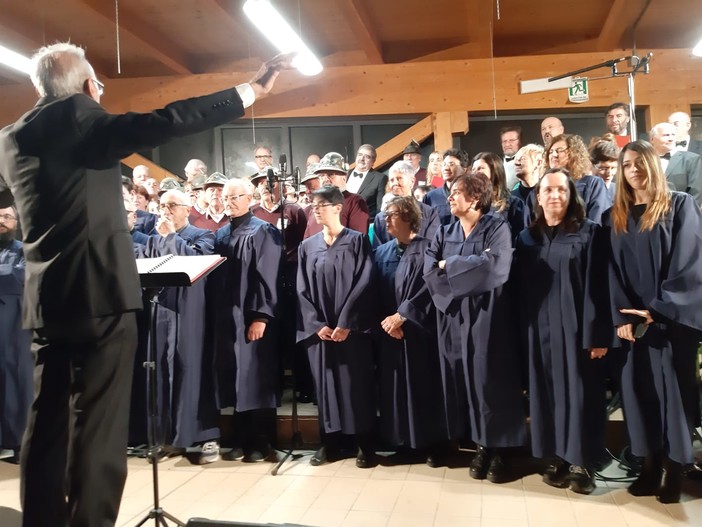 Cosseria, una grande festa per i 25 anni del coro lirico "Claudio Monteverdi" (FOTO) Cosseria, una grande festa per i 25 anni del coro lirico "Claudio Monteverdi" (FOTO)