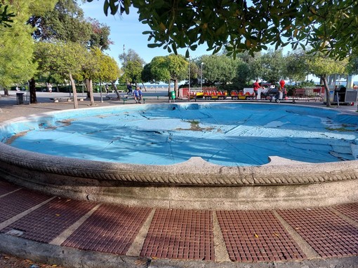 Savona, l'abbandonata fontana del Prolungamento: quando le sfide tra barchette erano realtà Savona, l'abbandonata fontana del Prolungamento: quando le sfide tra barchette erano realtà