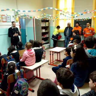 Giustenice, i Carabinieri Forestali  della Stazione di Loano e la protezione civile incontrano gli alunni delle scuole