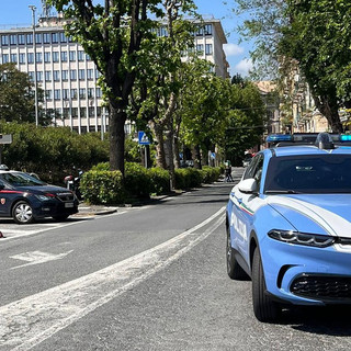 Savona, lite in Piazza del Popolo: intervengono le forze dell'ordine (FOTO)