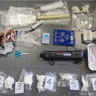 Nascondeva sette etti e mezzo di cocaina all'interno di un box: albanese arrestato ad Albisola Superiore