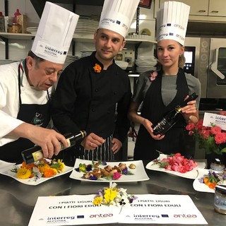 Chef e Maitre russi a scuola di cucina con Renato Grasso: protagonisti i fiori eduli “Made in Liguria”