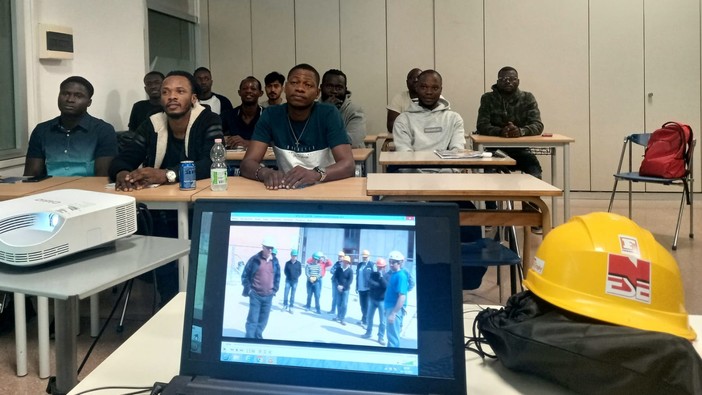 Savona, al via un percorso di formazione in edilizia per 14 migranti e richiedenti asilo