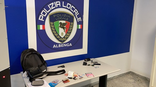 Albenga, “Bonnie e Clyde” piemontesi “pizzicati” in flagranza di reato dalla polizia locale
