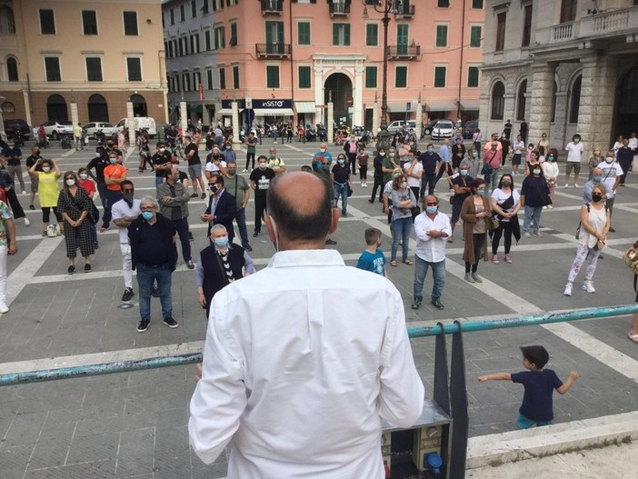 Savona, l'assessore Zunato: &quot;Nel flashmob silenzioso in piazza Sisto l'urlo della crisi&quot;