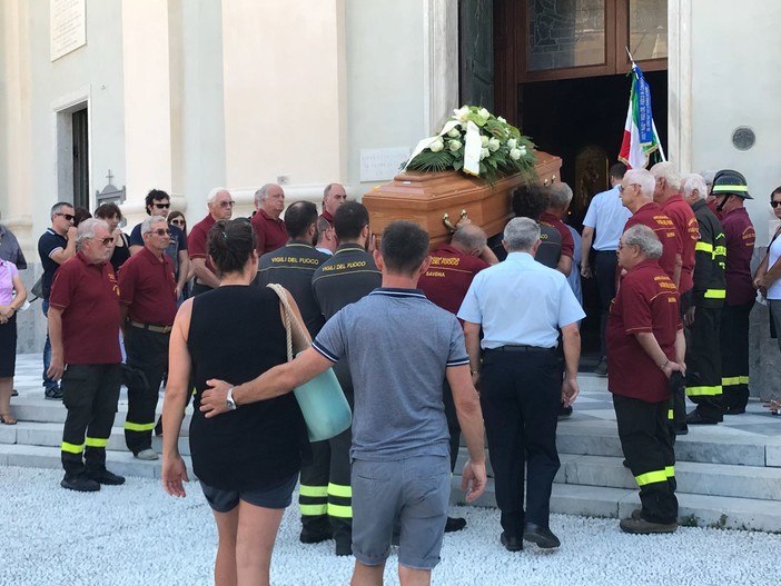 Oggi l'ultimo saluto a Giorgio Pampuri l'ex vigile del fuoco che ha perso la vita in un drammatico incidente Oggi l'ultimo saluto a Giorgio Pampuri l'ex vigile del fuoco che ha perso la vita in un drammatico incidente
