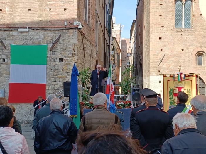Albenga celebra la Festa dell'Unità d'Italia in piazza San Michele Albenga celebra la Festa dell'Unità d'Italia in piazza San Michele