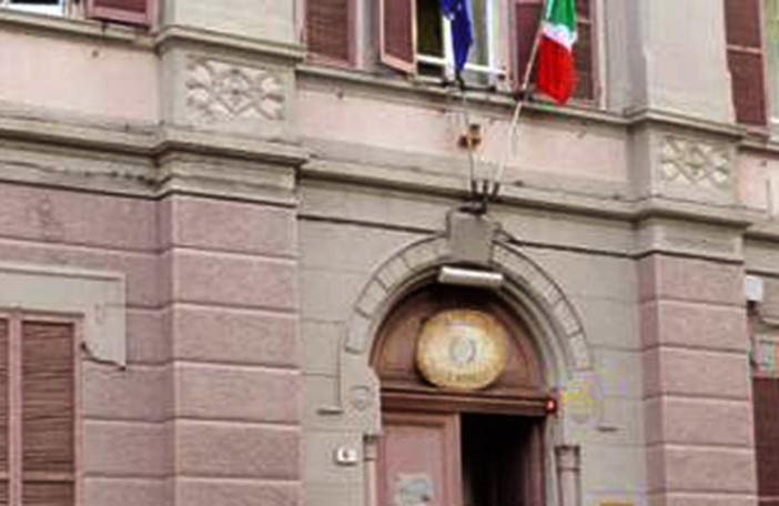 Personale Ata al lavoro negli istituti vuoti, risponde la dirigente scolastica: "Garantiamo la continuità nonostante non vi siano alunni" Personale Ata al lavoro negli istituti vuoti, risponde la dirigente scolastica: "Garantiamo la continuità nonostante non vi siano alunni"