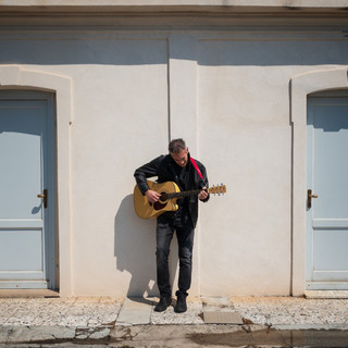 Finale, ecco “Le stelle della sera”: il cantautore Roberto Grossi presenta con un concerto il suo primo album solista Finale, ecco “Le stelle della sera”: il cantautore Roberto Grossi presenta con un concerto il suo primo album solista