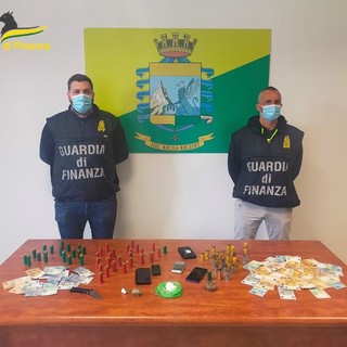 Savona: 39enne arrestato per droga, ricettazione e detenzione abusiva di munizioni