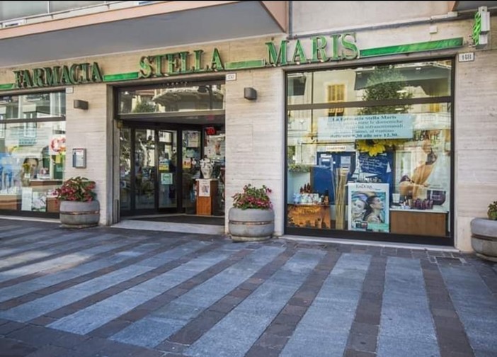 Albisola, i ladri colpiscono la farmacia Stella Maris: rotta la vetrata e rubati farmaci Albisola, i ladri colpiscono la farmacia Stella Maris: rotta la vetrata e rubati farmaci