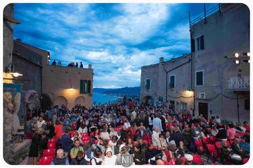 Il Festival di Verezzi: "Teniamo vivo il teatro". I momenti salienti della rassegna "rivivono" su Youtube
