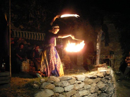 "Il pane e le rose", ecco il tema della Festa di Primavera a Borgo Bassi di Erli "Il pane e le rose", ecco il tema della Festa di Primavera a Borgo Bassi di Erli