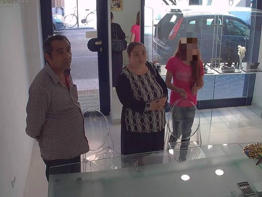 Alassio: gioielleria denuncia i ladri via Facebook, trovati i responsabili Alassio: gioielleria denuncia i ladri via Facebook, trovati i responsabili