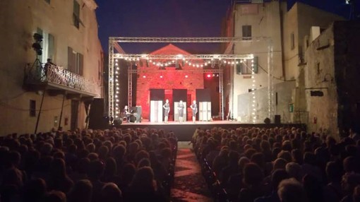 Il 52° Festival di Borgio Verezzi prosegue con la versione teatrale di "Il fu Mattia Pascal" Il 52° Festival di Borgio Verezzi prosegue con la versione teatrale di "Il fu Mattia Pascal"