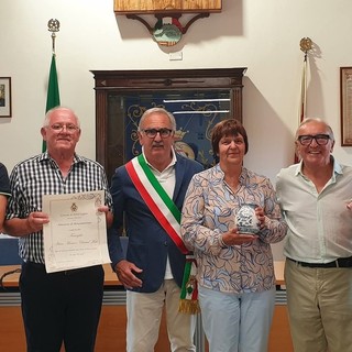 Da Offenburg a Pietra Ligure: la Famiglia Matt premiata per oltre 30 anni di amicizia