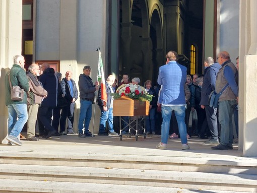 Savona saluta lo storico vigile e arbitro Antonio "Tommy" De Luca