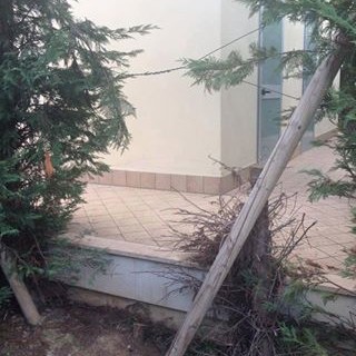 Borghetto, filo teso nel parco giochi e bambino si ferisce, Villa:"Non deve accadere mai più"