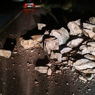 Maltempo, a Tovo San Giacomo frana lungo la Sp 4