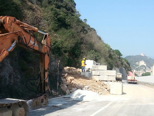 Al via ai lavori sulla Provinciale 490 “del Colle del Melogno” Al via ai lavori sulla Provinciale 490 “del Colle del Melogno”