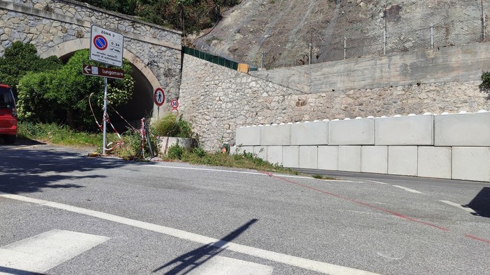 Semaforo sull'Aurelia a Capo San Donato, “Impegno X Finale”: “Si faccia chiarezza definitiva sui tempi”