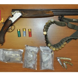Spara con un fucile al fratello nell'abitazione a Vado: 40enne arrestato dalla polizia per tentato omicidio