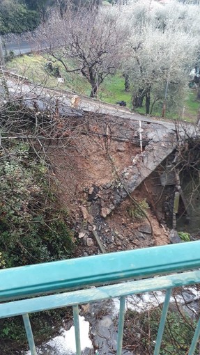 Alassio, smottamento franoso in frazione Moglio (FOTO)