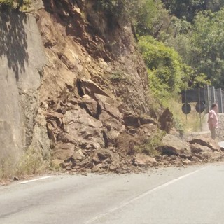 Albisola Superiore: frana sulla strada per Ellera, disagi alla viabilità