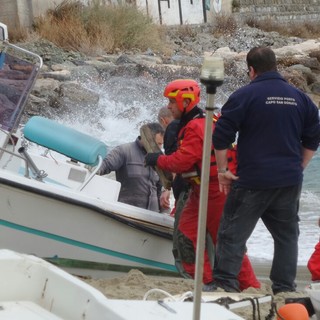 Finale Ligure, rubano due barche e poi le abbandonano su una spiaggia