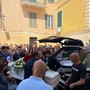 L'ultimo saluto a Sofia Barberi: a Ceriale chiesa gremita e grande commozione (FOTO)