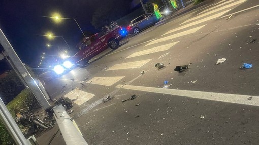 Ceriale, violento schianto tra scooter e auto sull’Aurelia: morta una delle giovani coinvolte Ceriale, violento schianto tra scooter e auto sull’Aurelia: morta una delle giovani coinvolte
