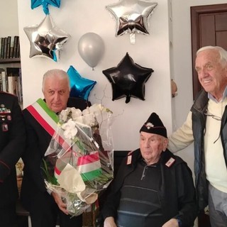 Villanova d’Albenga festeggia i 100 anni dell’ex carabiniere  Francesco “Ciccione” Ce’
