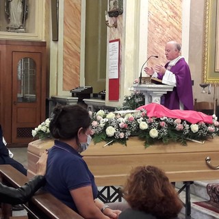Ceriale, una folla attonita per l'ultimo saluto a Marika Galizia (FOTO)